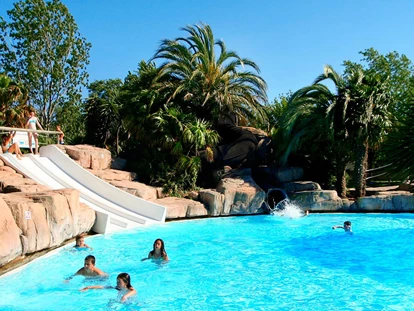 Luxuscamping - Gartenmöbel - Mittelmeer - Camping La Sirène - Vacanceselect Safarizelt 4/6 Personen 2 Zimmer Badezimmer von Vacanceselect auf Camping La Sirène