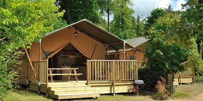 Luxuscamping - Terrasse - Frankreich - Camping La Sirène - Vacanceselect Safarizelt 4/6 Personen 2 Zimmer Badezimmer von Vacanceselect auf Camping La Sirène