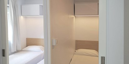 Luxuscamping - Preisniveau: exklusiv - Pyrénées-Orientales - Camping La Sirène - Vacanceselect Mobilheim Moda 6 Personen 3 Zimmer, 2 Badezimmer, Klimaanlage von Vacanceselect auf Camping La Sirène
