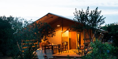 Luxuscamping - Camping Orbetello - Vacanceselect Safarizelt 6 Personen 3 Zimmer Badezimmer von Vacanceselect auf Camping Orbetello