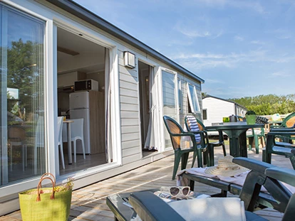 Luxury camping - Kühlschrank - Brittany - Camping Pommeraie de l'Océan - Vacanceselect Mobilheim Privilege 6 Personen 3 Zimmer von Vacanceselect auf Camping Pommeraie de l'Océan