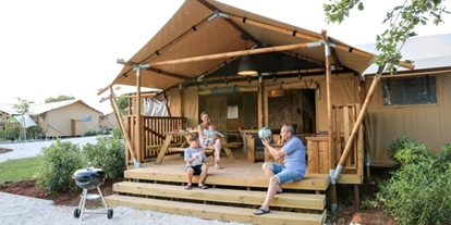Luxuscamping - Camping Valkanela - Vacanceselect Safarizelt XXL 4/6 Personen 3 Zimmer Badezimmer von Vacanceselect auf Camping Valkanela