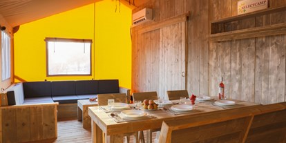 Luxury camping - Klimaanlage - Istria - Camping Valkanela - Vacanceselect Safarizelt XXL 4/6 Personen 3 Zimmer Badezimmer von Vacanceselect auf Camping Valkanela