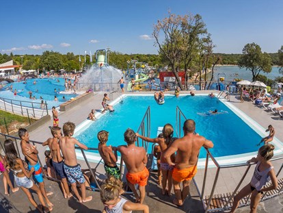 Luxury camping - Croatia - Camping Vestar - Vacanceselect Safarizelt 6 Personen 3 Zimmer Badezimmer von Vacanceselect auf Camping Vestar