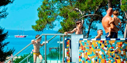 Luxuscamping - Kochmöglichkeit - Zadar - Šibenik - Camping Zaton - Vacanceselect Mobilheim Moda 6 Personen 3 Zimmer Klimaanlage Geschirrspüler von Vacanceselect auf Camping Zaton