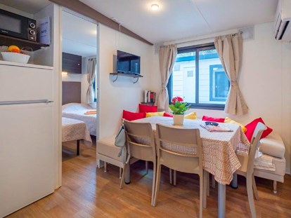 Luxuscamping - Kochmöglichkeit - Dalmatien - Camping Zaton - Vacanceselect Mobilheim Moda 6 Personen 3 Zimmer Klimaanlage Geschirrspüler von Vacanceselect auf Camping Zaton