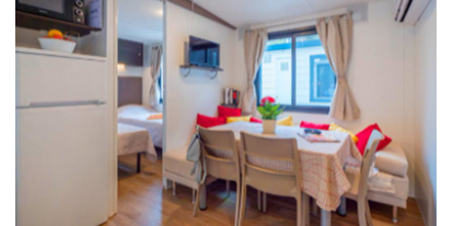Luxuscamping - TV - Italien - Camping Solaris - Vacanceselect Mobilheim Moda 6 Personen 3 Zimmer Klimaanlage Geschirrspüler von Vacanceselect auf Camping Solaris
