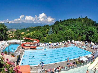 Luxuscamping - Chianti - Siena - Camping Norcenni Girasole Club - Vacanceselect Lodgezelt Deluxe 5/6 Pers 2 Zimmer Badezimmer von Vacanceselect auf Camping Norcenni Girasole Club