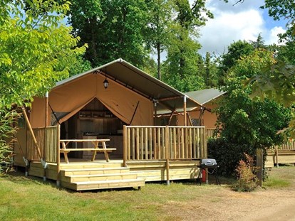 Luxuscamping - WC - Camping Domaine des Ormes - Vacanceselect Safarizelt 4/6 Personen 2 Zimmer Badezimmer von Vacanceselect auf Camping Domaine des Ormes
