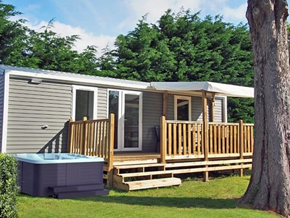 Luxury camping - Grill - Brittany - Camping La Grande Métairie - Vacanceselect Mobilheim Privilege Club 4 Pers 2 Zimmer Whirlpool  von Vacanceselect auf Camping La Grande Métairie