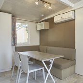 Luxuscamping: Mobilheim Moda 5/6 Pers 2 Zimmer AC von Vacanceselect auf Camping Les Méditerranées - Beach Garden