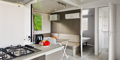 Luxuscamping - Klimaanlage - Gardasee - Verona - Camping Eden - Vacanceselect Mobilheim Moda 5/7 Pers 2 Zimmer AC mit Aussicht von Vacanceselect auf Camping Eden