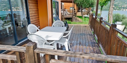 Luxuscamping - Lombardei - Camping Eden - Vacanceselect Mobilheim Moda 6/8 Pers 3 Zimmer AC mit Aussicht von Vacanceselect auf Camping Eden