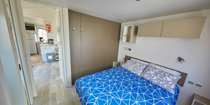 Luxuscamping - Klimaanlage - Gardasee - Camping Cisano & San Vito - Vacanceselect Mobilheim Moda 4/5 Personen 2 Zimmer Klimaanlage von Vacanceselect auf Camping Cisano & San Vito