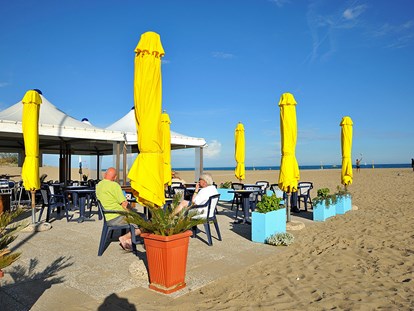 Luxury camping - Kaffeemaschine - Italy - Camping Marina di Venezia - Vacanceselect Lodgezelt Deluxe 5/6 Personen 2 Zimmer Badezimmer von Vacanceselect auf Camping Marina di Venezia