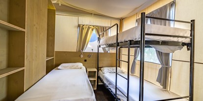 Luxuscamping - Venetien - Camping Marina di Venezia - Vacanceselect Lodgezelt Deluxe 5/6 Personen 2 Zimmer Badezimmer von Vacanceselect auf Camping Marina di Venezia