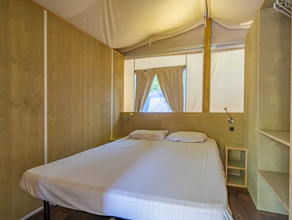 Luxury camping - Kühlschrank - Venedig - Camping Marina di Venezia - Vacanceselect Lodgezelt Deluxe 5/6 Personen 2 Zimmer Badezimmer von Vacanceselect auf Camping Marina di Venezia