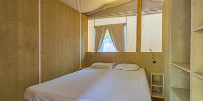 Luxuscamping - Venetien - Camping Marina di Venezia - Vacanceselect Lodgezelt Deluxe 5/6 Personen 2 Zimmer Badezimmer von Vacanceselect auf Camping Marina di Venezia