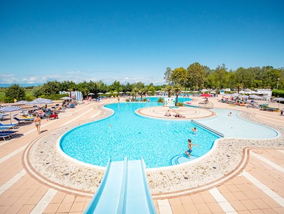 Luxury camping - Dusche - Caorle - Camping Laguna Village - Vacanceselect Airlodge 4 Personen 2 Zimmer Badezimmer von Vacanceselect auf Camping Laguna Village