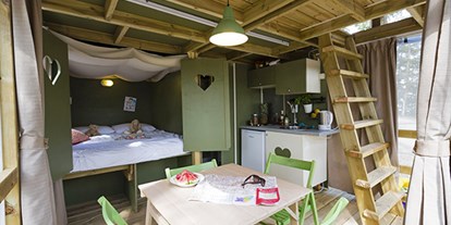 Luxuscamping - Kochmöglichkeit - Venedig - Camping Laguna Village - Vacanceselect Airlodge 4 Personen 2 Zimmer Badezimmer von Vacanceselect auf Camping Laguna Village