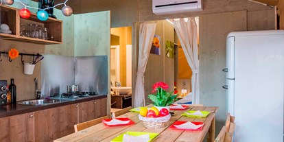 Luxuscamping - Preisniveau: exklusiv - Fažana - Camping Bi Village - Vacanceselect Safarizelt 6 Personen 3 Zimmer Badezimmer von Vacanceselect auf Camping Bi Village