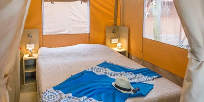Luxury camping - Parkplatz bei Unterkunft - Croatia - Camping Bi Village - Vacanceselect Safarizelt 6 Personen 3 Zimmer Badezimmer von Vacanceselect auf Camping Bi Village
