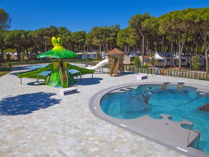 Luxury camping - Klimaanlage - Italy - Camping Cavallino - Vacanceselect Hybridlodge Clever 4/5 Personen 2 Zimmer Badezimmer von Vacanceselect auf Camping Cavallino
