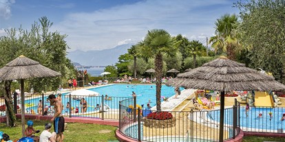 Luxuscamping - Lombardei - Camping Weekend - Vacanceselect Lodgezelt Deluxe 5/6 Personen 2 Zimmer Badezimmer von Vacanceselect auf Camping Weekend