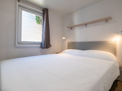 Luxury camping - Preisniveau: exklusiv - Catalonia - Camping Kim's - Vacanceselect Mobilheim Moda 6 Personen 3 Zimmer Klimaanlage von Vacanceselect auf Camping Kim's