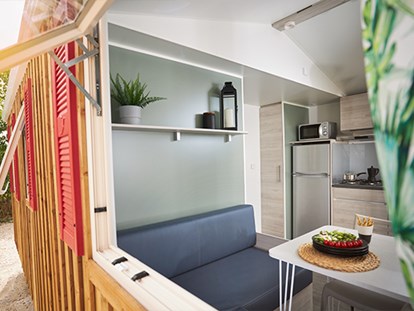 Luxury camping - Kühlschrank - Barcelona - Camping Enmar - Vacanceselect Mobilheim Moda 4/5 Personen 2 Zimmer Klimaanlage von Vacanceselect auf Camping Enmar