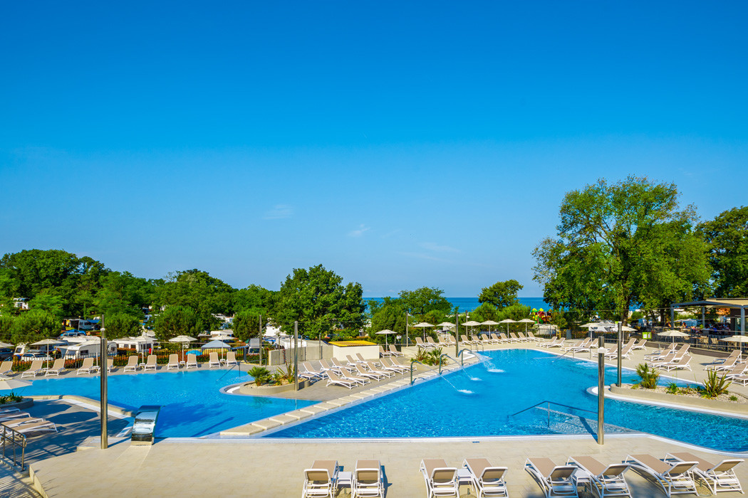 Luksuzno kampiranje - Safarizelt XL 4/6 Pers 3 Zimmer Badezimer von Vacanceselect auf Camping Aminess Maravea Camping Resort