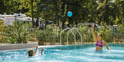Luxuscamping - Camping Aminess Maravea Camping Resort - Vacanceselect Safarizelt XL 4/6 Pers 3 Zimmer Badezimer von Vacanceselect auf Camping Aminess Maravea Camping Resort