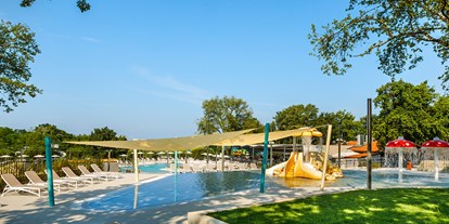 Luxuscamping - Camping Aminess Maravea Camping Resort - Vacanceselect Safarizelt XXL 4/6 Pers 3 Zimmer BZ von Vacanceselect auf Camping Aminess Maravea Camping Resort