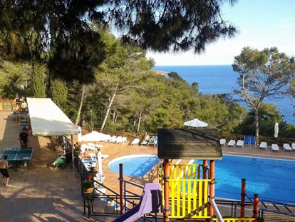 Luxury camping - Gartenmöbel - Mittelmeer - Camping Cala Llevadó - Vacanceselect Mobilheim Moda 6 Personen 3 Zimmer Klimaanlage von Vacanceselect auf Camping Cala Llevadó