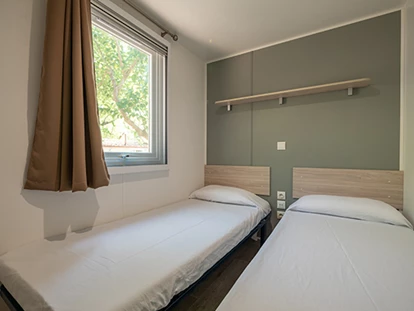 Luxury camping - Kochmöglichkeit - Mittelmeer - Camping Kings - Vacanceselect Mobilheim Moda 6 Personen 3 Zimmer Klimaanlage von Vacanceselect auf Camping Kings