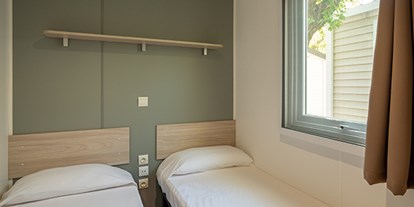 Luxuscamping - Palamos - Camping Kings - Vacanceselect Mobilheim Moda 6 Personen 3 Zimmer Klimaanlage von Vacanceselect auf Camping Kings