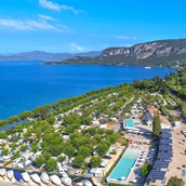 Luxuscamping: Camping La Rocca - Vacanceselect: Safarizelt 4 Personen 2 Zimmer Badezimmer  von Vacanceselect auf Camping La Rocca