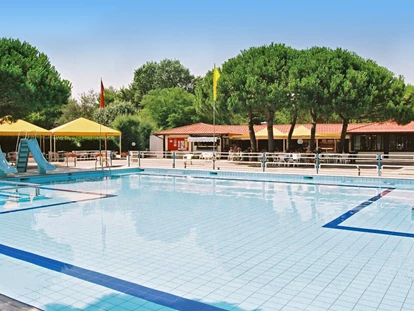 Luxuscamping - Camping Mediterraneo Camping Village - Vacanceselect Mobilheim Moda 5/6 Pers 2 Zimmer AC von Vacanceselect auf Camping Mediterraneo Camping Village