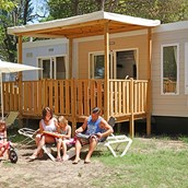 Luxuscamping: Camping Etruria - Vacanceselect: Mobilheim Moda 6 Personen 3 Zimmer Klimaanlage 2 Badezimmer von Vacanceselect auf Camping Etruria