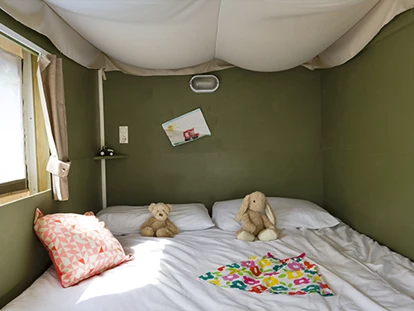 Luxury camping - Kochmöglichkeit - Mittelmeer - Camping Etruria - Vacanceselect Airlodge 4 Personen 2 Zimmer Badezimmer von Vacanceselect auf Camping Etruria