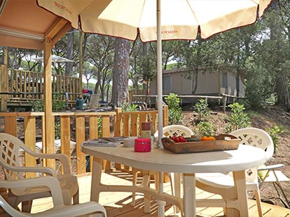 Luxury camping - Tuscany - Camping Etruria - Vacanceselect Lodgezelt Deluxe 5/6 Personen 2 Zimmer Badezimmer von Vacanceselect auf Camping Etruria