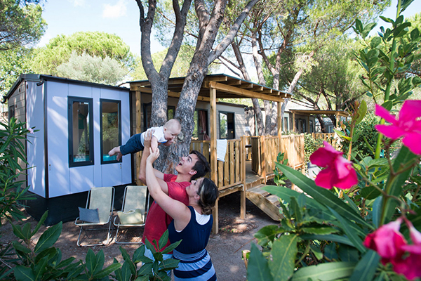 Sistemazione glamping - Mobilheim Moda 4/5 Personen 2 Zimmer Klimaanlage von Vacanceselect auf Camping Domaine du Colombier