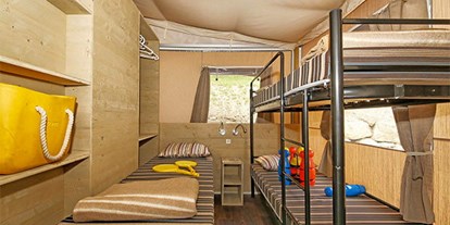 Luxuscamping - Hérault - Camping Nouvelle Floride - Vacanceselect Lodgezelt Deluxe 5/6 Personen 2 Zimmer Badezimmer von Vacanceselect auf Camping Nouvelle Floride