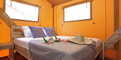 Luxuscamping - Camping Cala Canyelles - Vacanceselect Safarizelt 6 Personen 3 Zimmer Badezimmer von Vacanceselect auf Camping Cala Canyelles