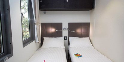 Luxuscamping - Katalonien - Camping Cala Canyelles - Vacanceselect Mobilheim Moda 6 Personen 3 Zimmer Klimaanlage von Vacanceselect auf Camping Cala Canyelles