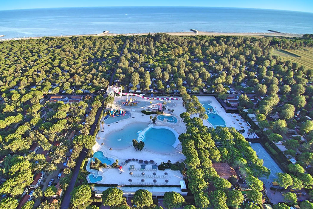 Luxuscamping - Mobilheim Moda 6 Personen 3 Zimmer Klimaanlage von Vacanceselect auf Camping Union Lido