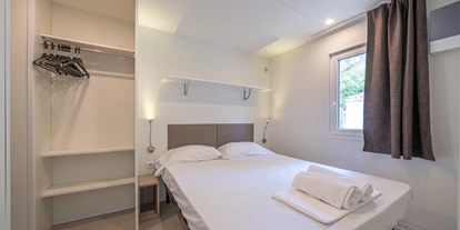 Luxury camping - Kühlschrank - Venedig - Union Lido - Vacanceselect Mobilheim Moda 6 Personen 3 Zimmer Klimaanlage von Vacanceselect auf Camping Union Lido