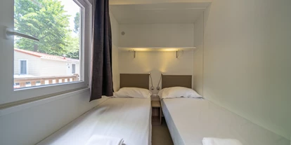 Luxuscamping - Dusche - Adria - Union Lido - Vacanceselect Mobilheim Moda 6 Personen 3 Zimmer Klimaanlage von Vacanceselect auf Camping Union Lido