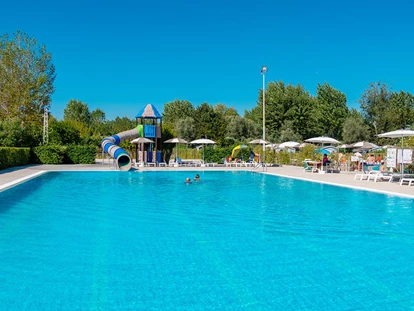 Luxury camping - Camping Vigna sul Mar Camping Village - Vacanceselect Mobilheim Moda 5/6 Pers 2 Zimmer AC von Vacanceselect auf Camping Vigna sul Mar Camping Village