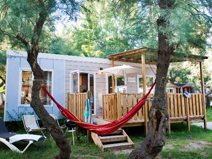 Luxury camping - Preisniveau: exklusiv - Emilia-Romagna - Camping Vigna sul Mar Camping Village - Vacanceselect Mobilheim Moda 5/6 Pers 2 Zimmer AC von Vacanceselect auf Camping Vigna sul Mar Camping Village